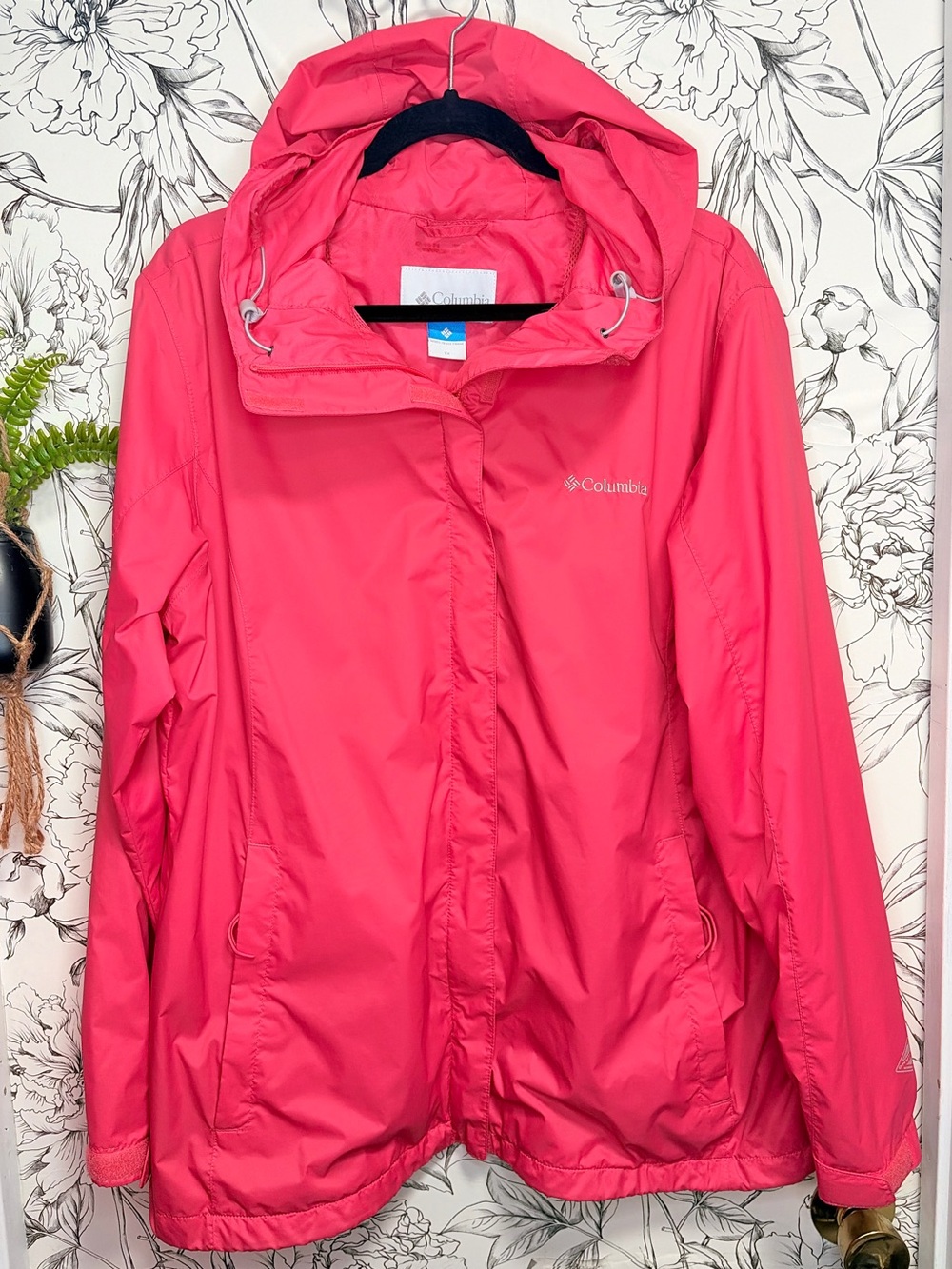Like New!! Women’s Columbia Arcadia II rain jacket